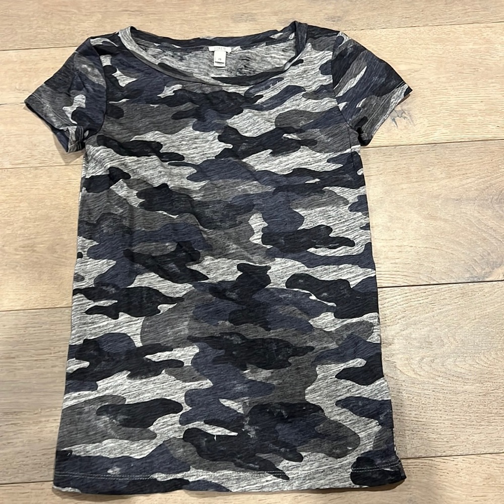 J crew camo t shirt size Xs